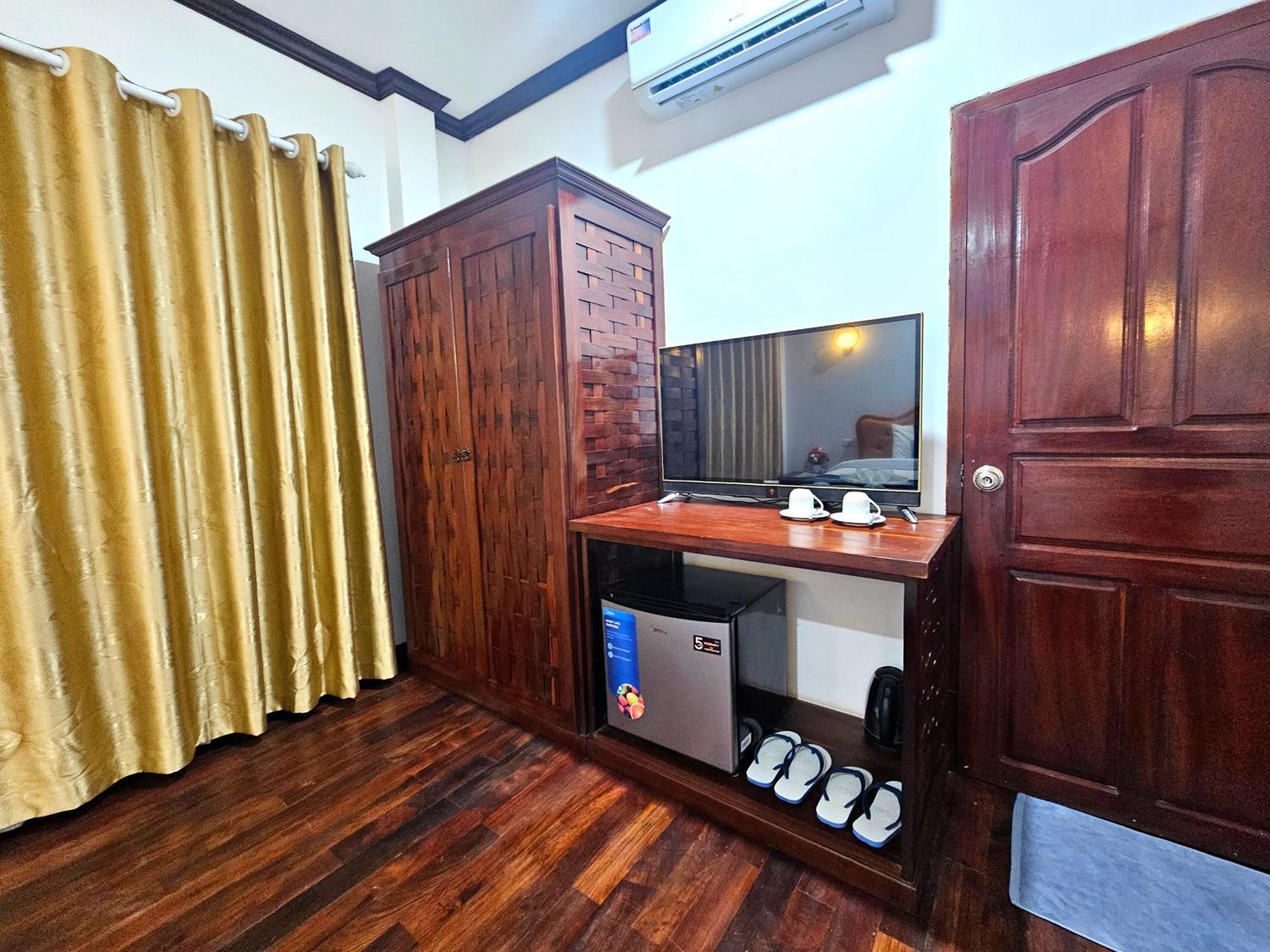 Win Hotel Vangviang Kültér fotó