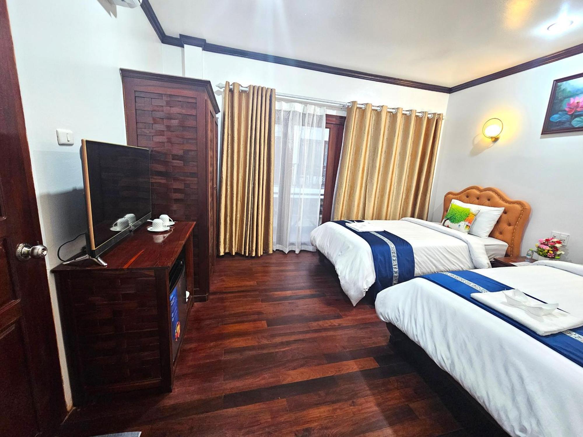 Win Hotel Vangviang Kültér fotó