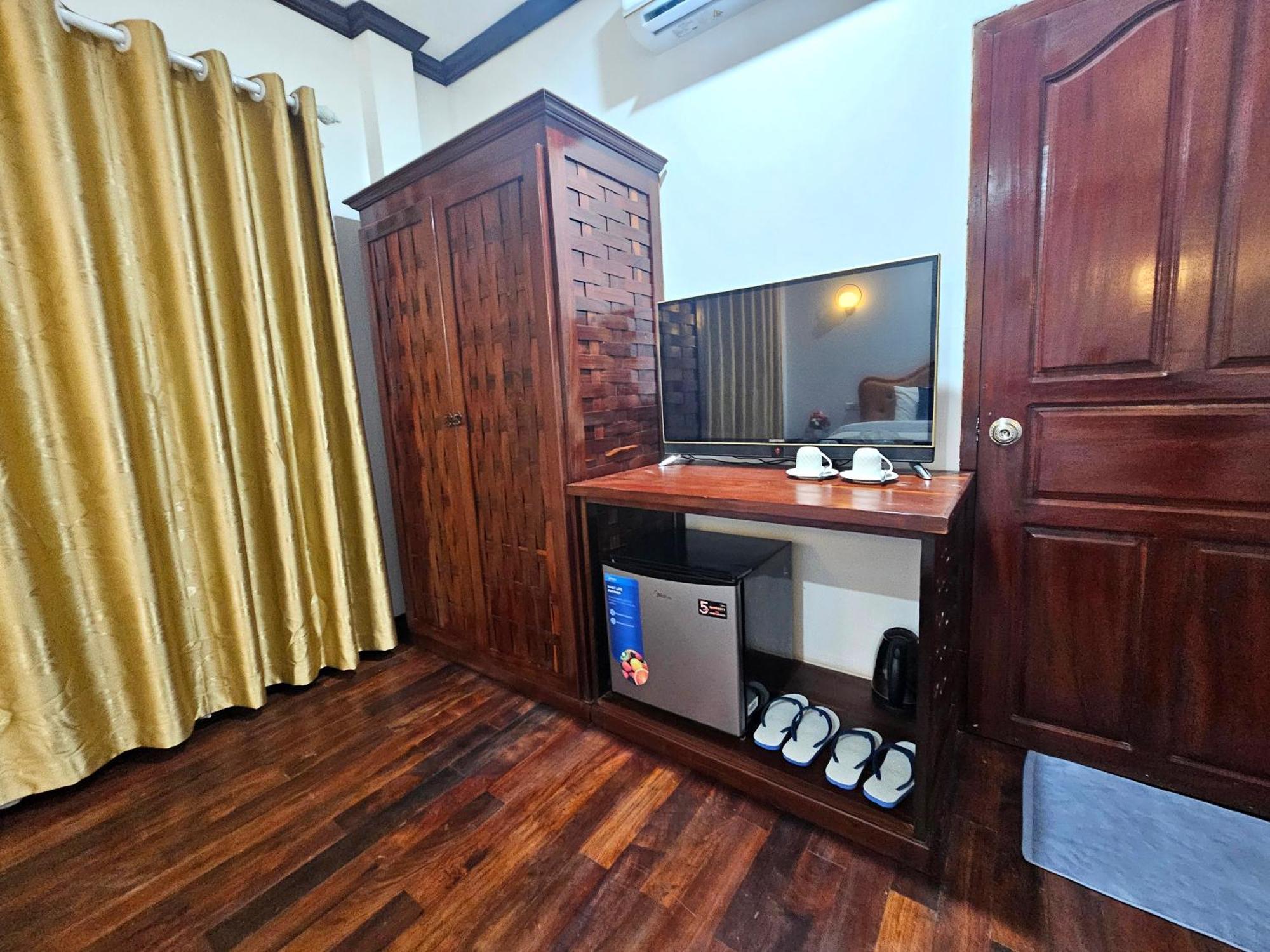 Win Hotel Vangviang Kültér fotó