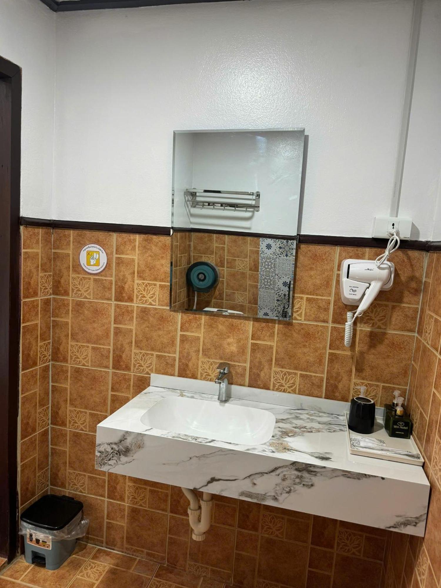 Win Hotel Vangviang Szoba fotó