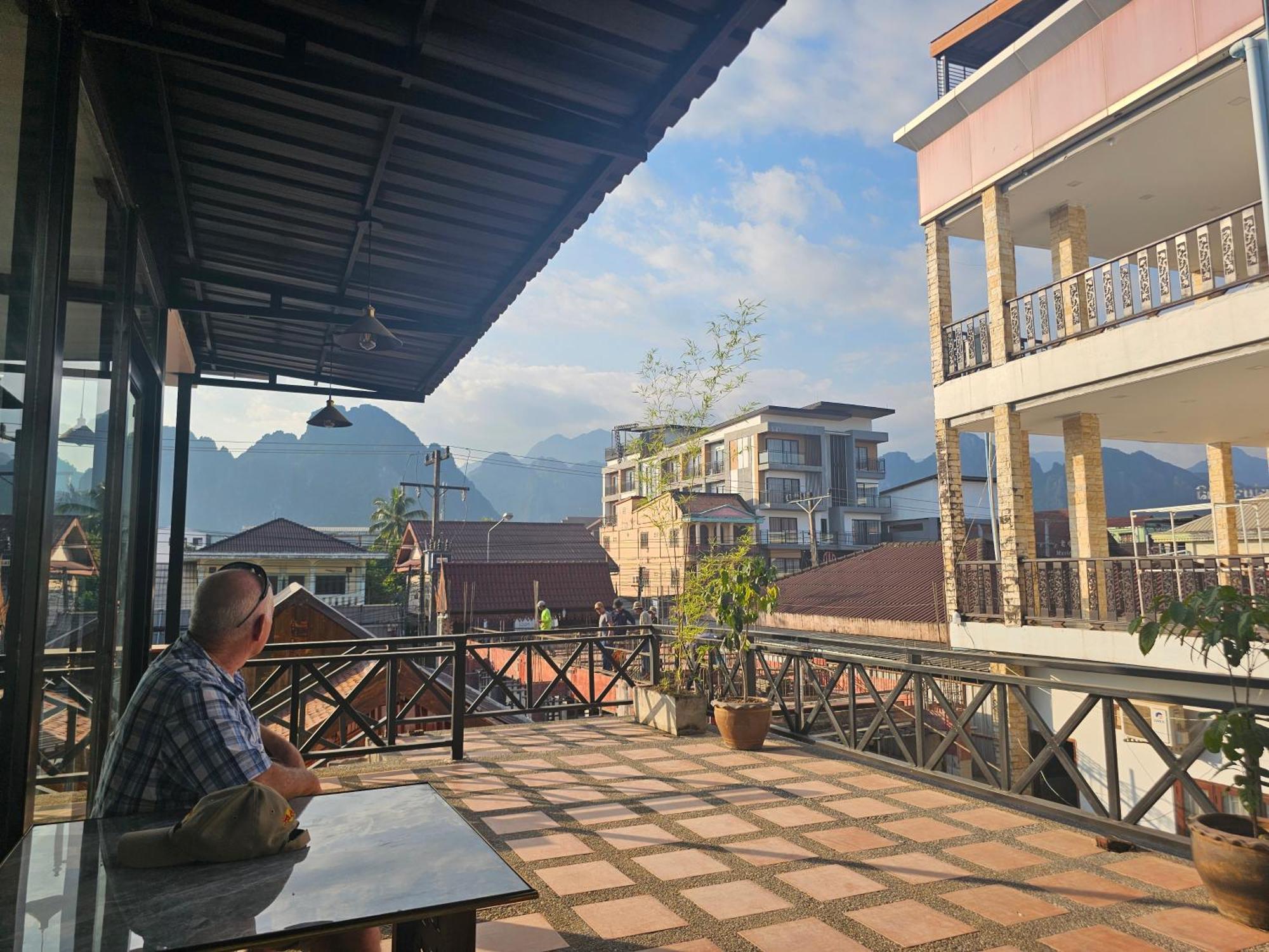 Win Hotel Vangviang Kültér fotó
